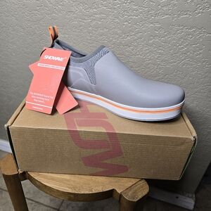 NIB! Ladies Sz. 8 SHOWAVE Deck Shoes